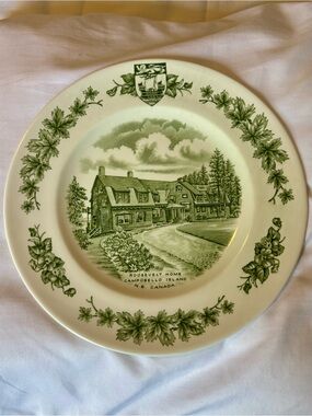 Roosevelt Home Decorative Dinner Plate in Green